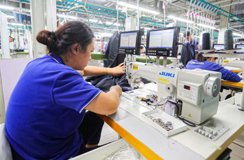 科技赋能打造智能工厂 将私人定制服装搬上现代流水线